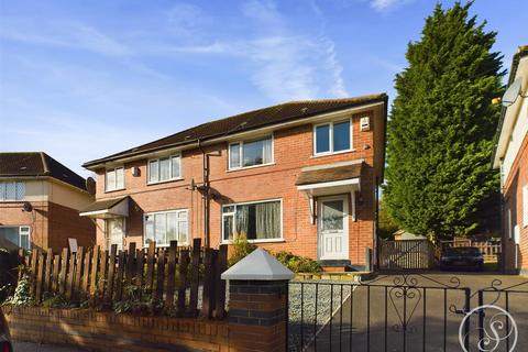 3 bedroom property to rent, Greenview Close, Leeds