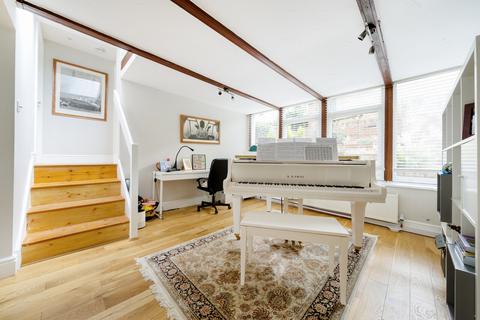 19 Mountside, Guildford, GU2 4JD