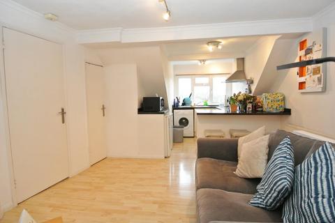 2 bedroom apartment for sale, Parkland Grove, Ashford TW15