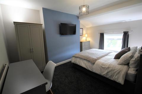 6 bedroom apartment to rent, Cliff Road, Woodhouse, Leeds, LS6 2ET