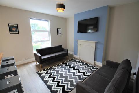 6 bedroom apartment to rent, Cliff Road, Woodhouse, Leeds, LS6 2ET