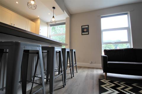 6 bedroom apartment to rent, Cliff Road, Woodhouse, Leeds, LS6 2ET