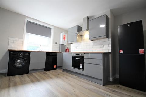 4 bedroom apartment to rent, Cliff Road, Woodhouse, Leeds, LS6 2ET