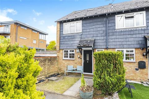 5 bedroom end of terrace house to rent, Middle Close, Surrey KT17