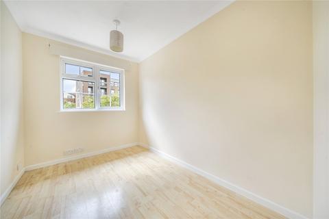 5 bedroom end of terrace house to rent, Middle Close, Surrey KT17