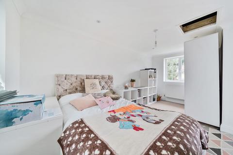 17 Fulford Road, Caterham, CR3 5SQ