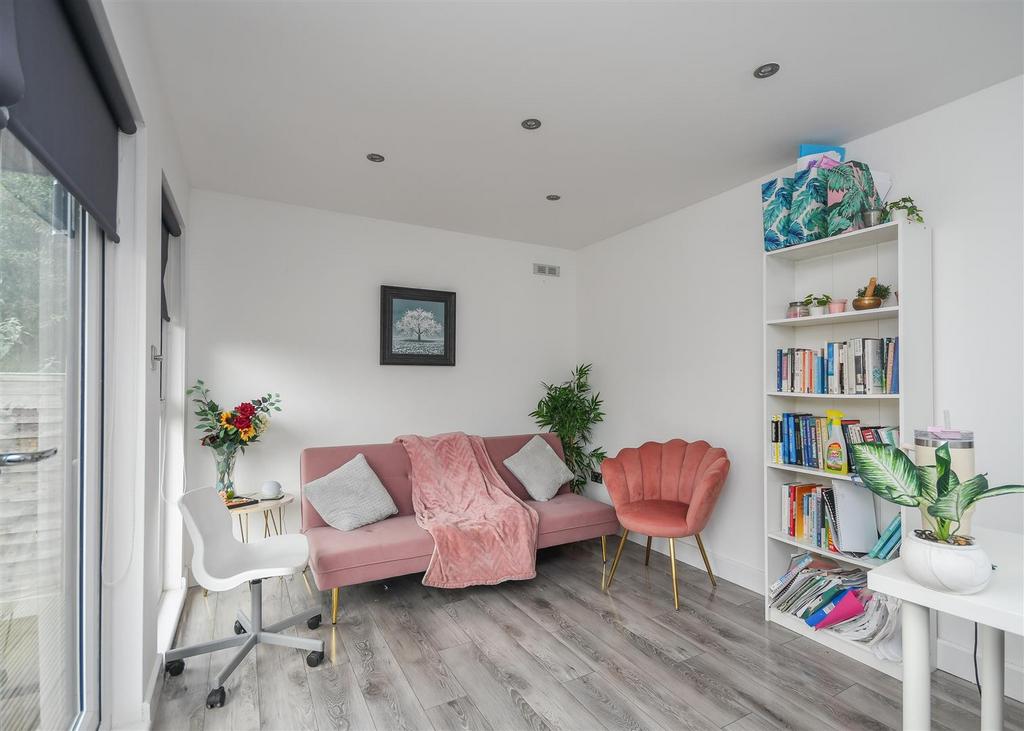 1 Bull Lane - Garden Room.jpg