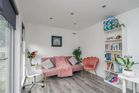 1 Bull Lane, Wombourne, Wolverhampton, WV5 9DB