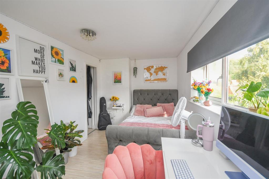 1 Bull Lane - Bedroom 1.jpg