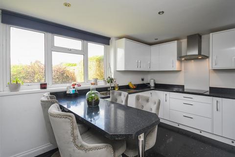 1 Bull Lane, Wombourne, Wolverhampton, WV5 9DB