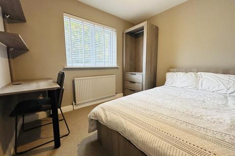 3 bedroom apartment to rent, High Lea Court, Ebberston Terrace, Hyde Park, Leeds