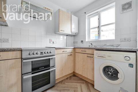 2 bedroom terraced house to rent, The Graperies, Brighton, BN2