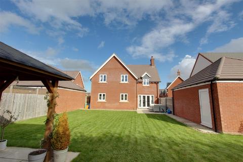 4 bedroom detached house for sale, Rushington Meadow, Weston Turville,