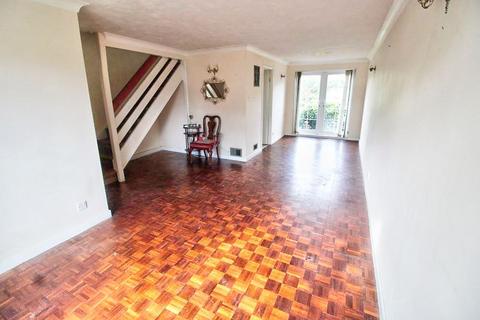 1 Brookmead Close, Eastbourne, BN22 8UX