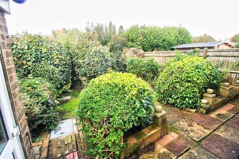 1 Brookmead Close, Eastbourne, BN22 8UX