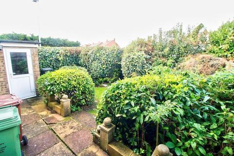 1 Brookmead Close, Eastbourne, BN22 8UX