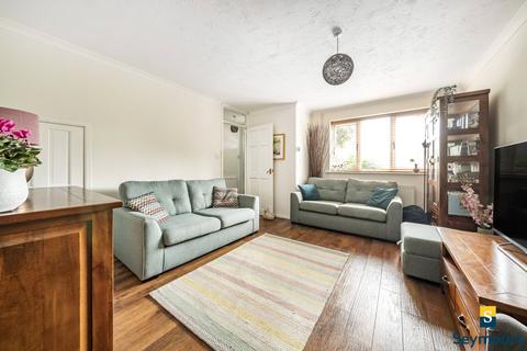 9 Hollow Close, Guildford, GU2 7JJ
