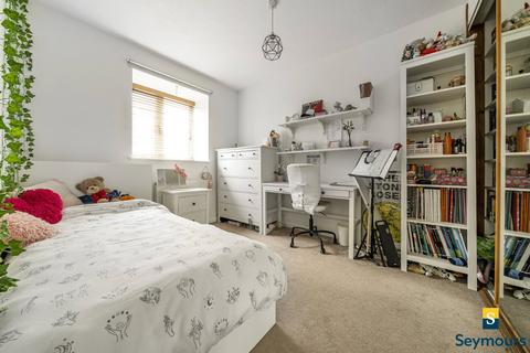 9 Hollow Close, Guildford, GU2 7JJ