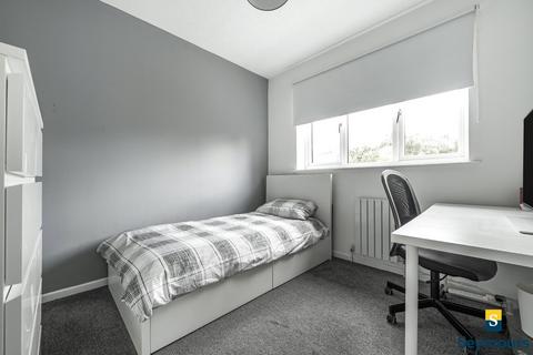 9 Hollow Close, Guildford, GU2 7JJ