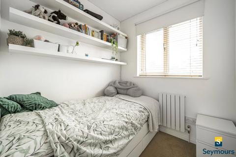 9 Hollow Close, Guildford, GU2 7JJ
