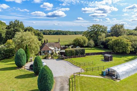 3 bedroom detached bungalow for sale, Midhurst Road, Petersfield