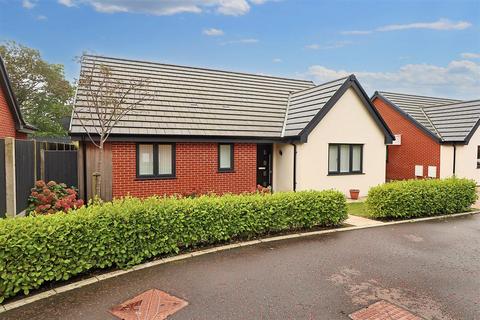 2 bedroom detached bungalow for sale, Farrer Drive, Lowestoft