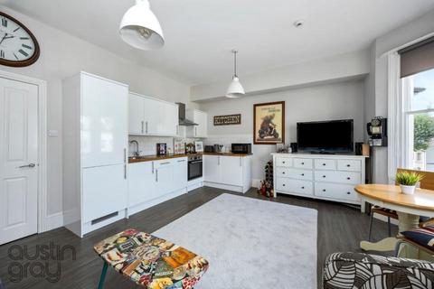 3 bedroom flat for sale, Springfield Road, Brighton