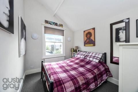 3 bedroom flat for sale, Springfield Road, Brighton