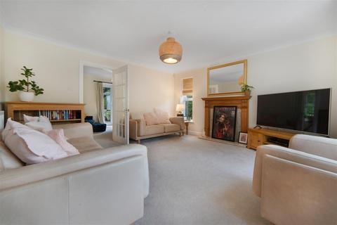 14 Langdale Drive, Ascot, SL5 8TQ