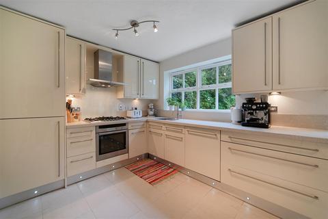 14 Langdale Drive, Ascot, SL5 8TQ