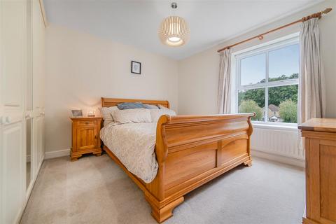 14 Langdale Drive, Ascot, SL5 8TQ