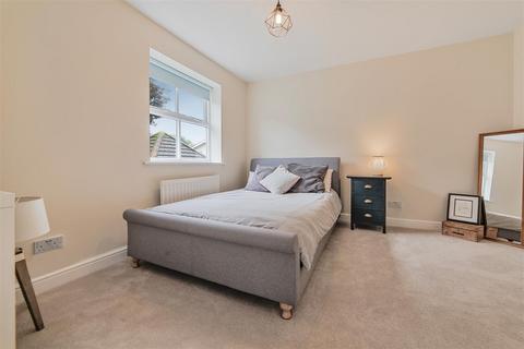 14 Langdale Drive, Ascot, SL5 8TQ