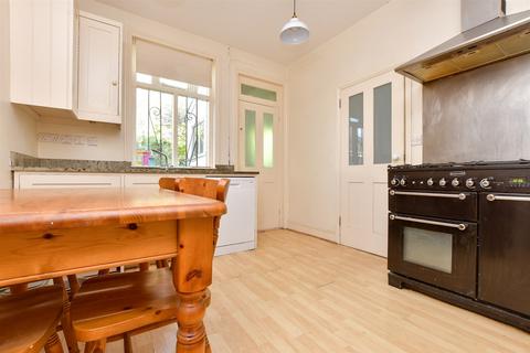 146 Commonwealth Road, Caterham, CR3 6LS