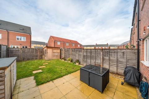 3 bedroom semi-detached house to rent, Olley Crescent,  Witney,  OX29