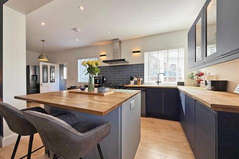 4 bedroom detached house for sale, Pontesbury, Shrewsbury