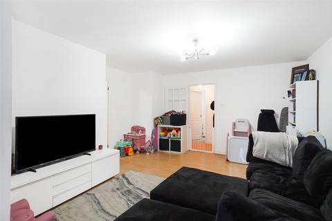 2 bedroom apartment for sale, Clarence Close, Barnet, EN4