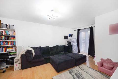 2 bedroom apartment for sale, Clarence Close, Barnet, EN4