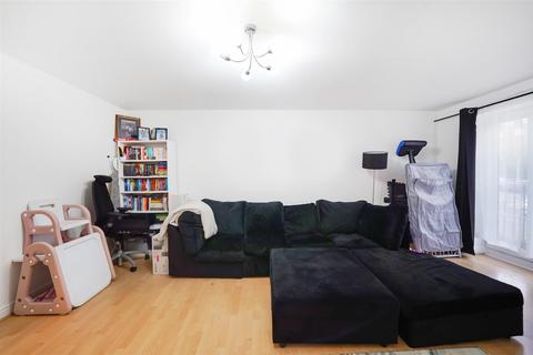 2 bedroom apartment for sale, Clarence Close, Barnet, EN4