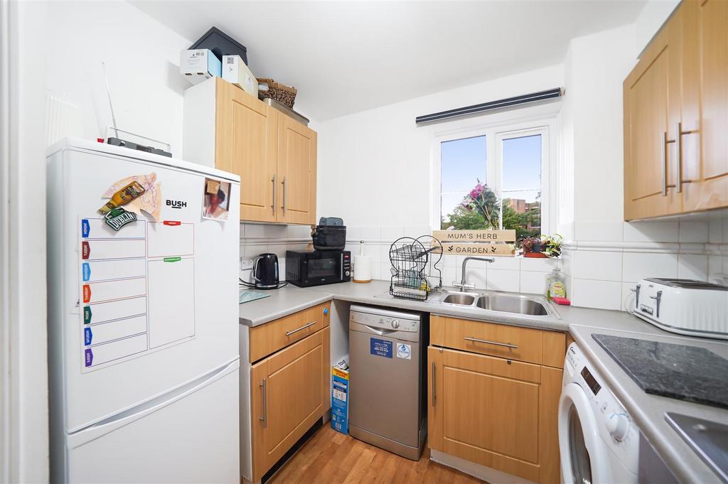 2,CLARENCE CLOSE - Xi TMxa Za8uk9w CPOc9 Pm.jpg