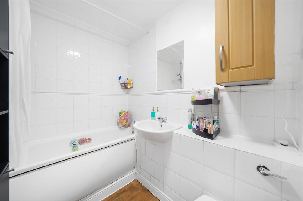 2,CLARENCE CLOSE - tyz Lotj Vvs Yqg W4737 Ij.jpg