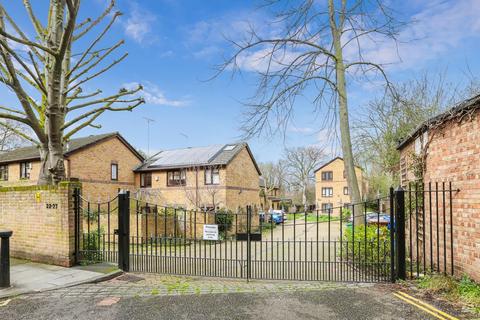 2 bedroom apartment to rent, Graces Mews, London