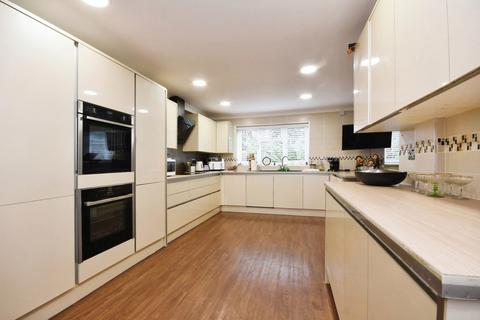 4 bedroom link detached house for sale, Harvesters Way, Colchester CO6