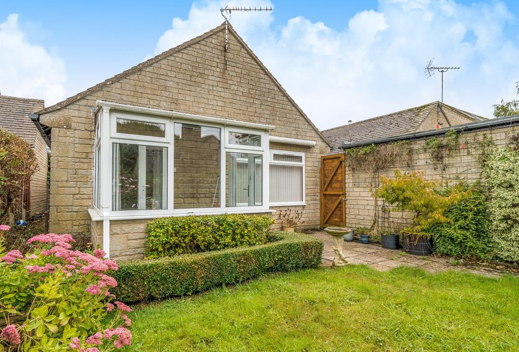 Burleigh View Stroud GL6 3 Bed Bungalow 375 000 burleigh-view-stroud-gl6-3-bed-bungalow-375-000