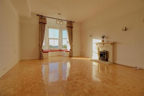 2 bedroom flat for sale, Oakbank, Gloucester