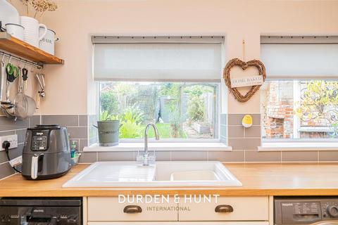27 Cloverly Road, Ongar, CM5 9BX