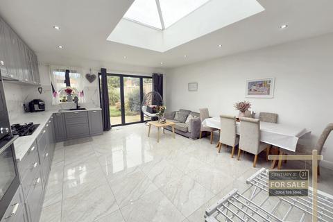 15 Devon Waye, Hounslow, TW5 0NE