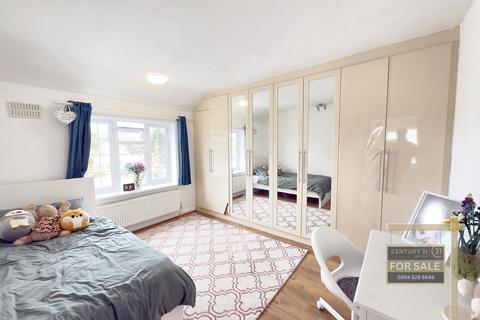 15 Devon Waye, Hounslow, TW5 0NE