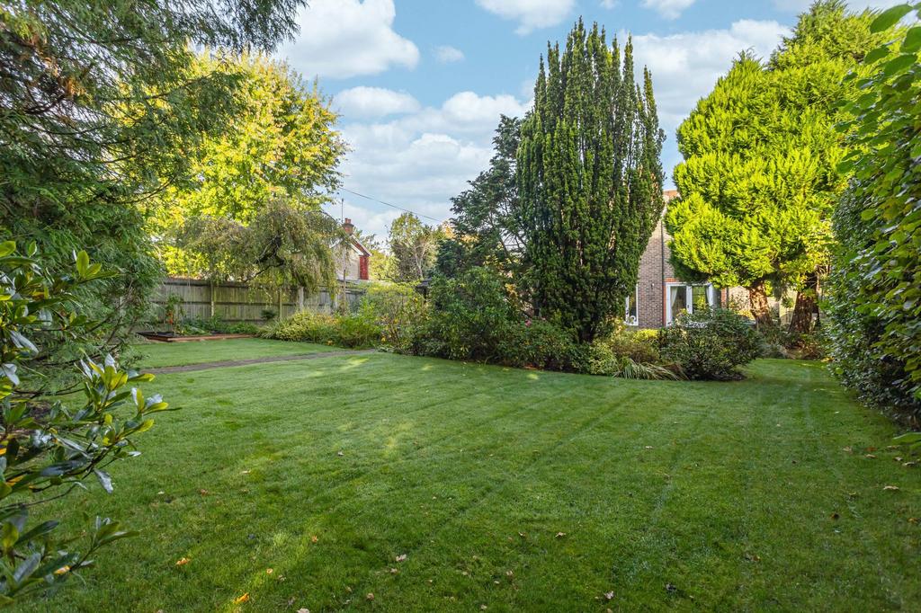 Lingfield Common Road, Lingfield RH7 3 bed detached house for sale £