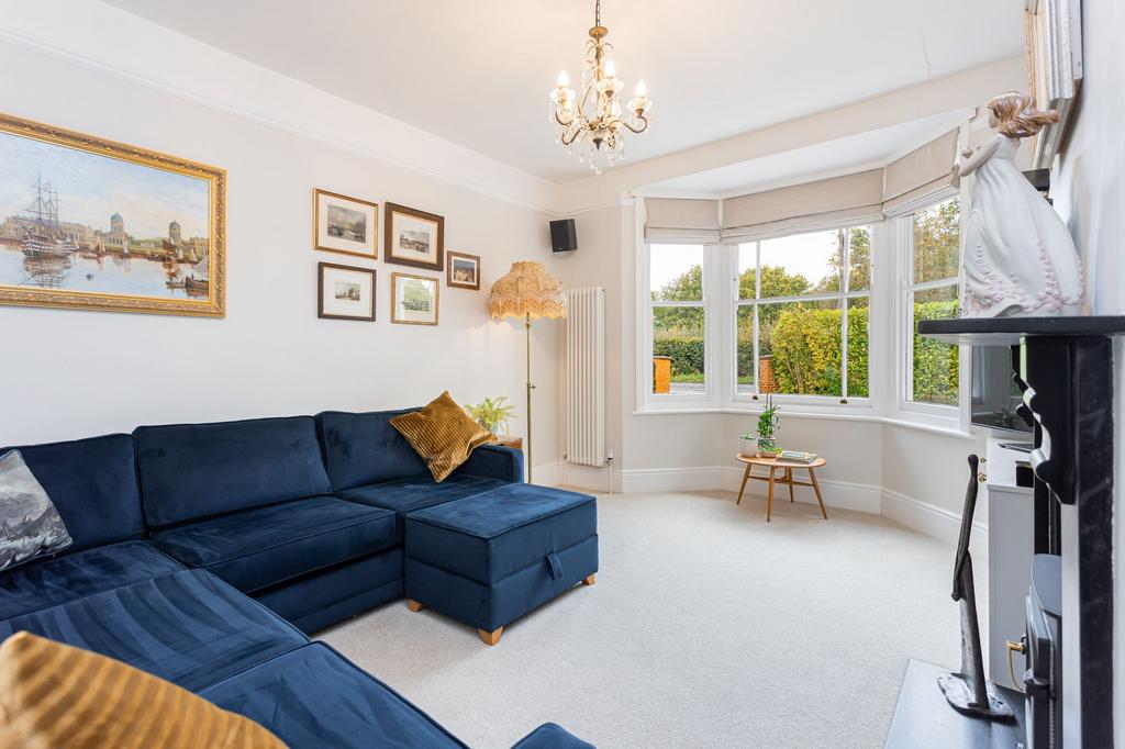 Lingfield Common Road, Lingfield RH7 3 bed detached house for sale £