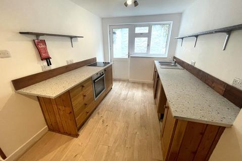 2 bedroom house to rent, West Street, Penryn